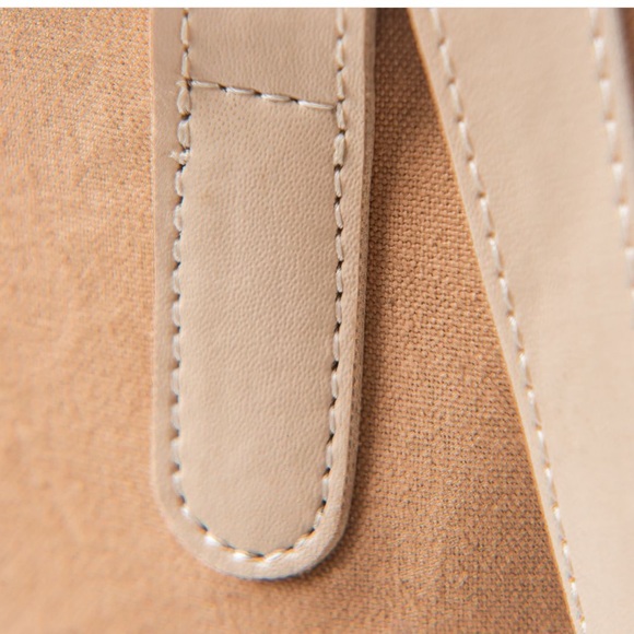 Everyday Tote in Almond 🤎 - Picture 3 of 9